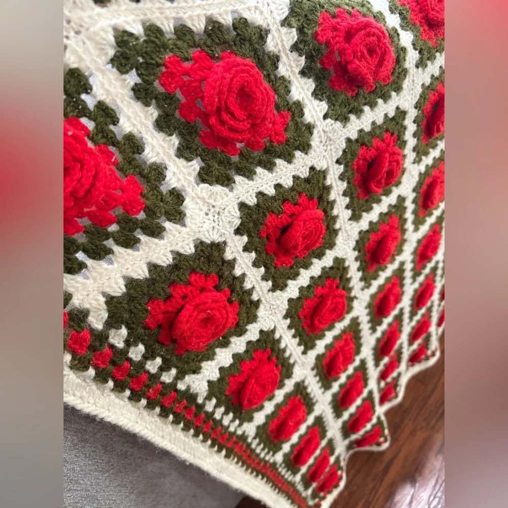 Vintage Crochet 3D Rose Granny Square Afghan Throw 68” x 42” Red/Green‎
